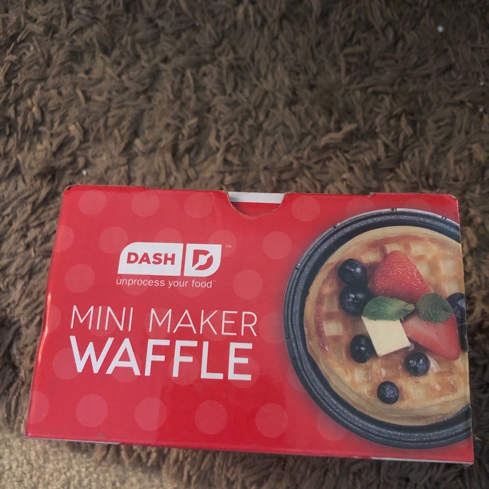 Mini Red Waffle Maker - Picture 7 of 7